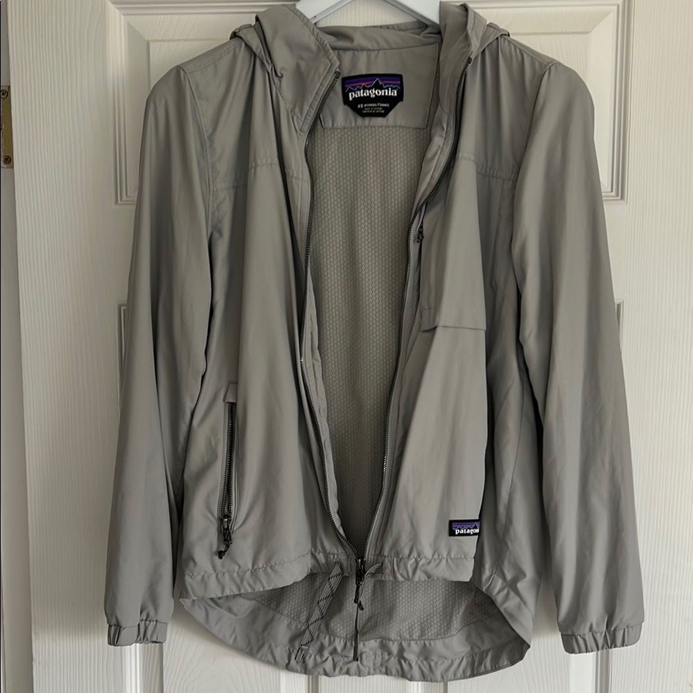 W’s Patagonia Hooded Windbreaker Jacket